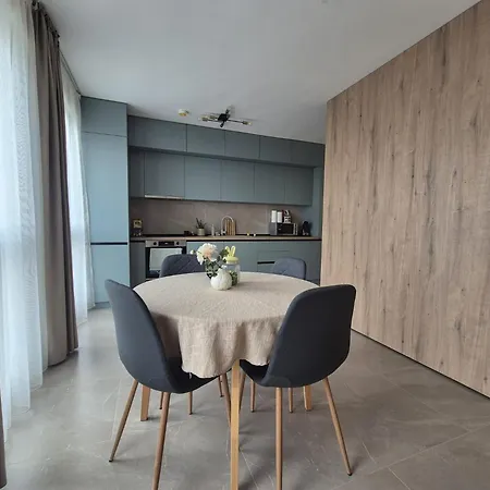 Apartament Xtn House Airport With Parking